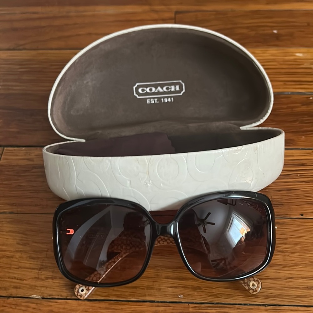 Coach Scarlet Tortoise Shell Sunglasses in case